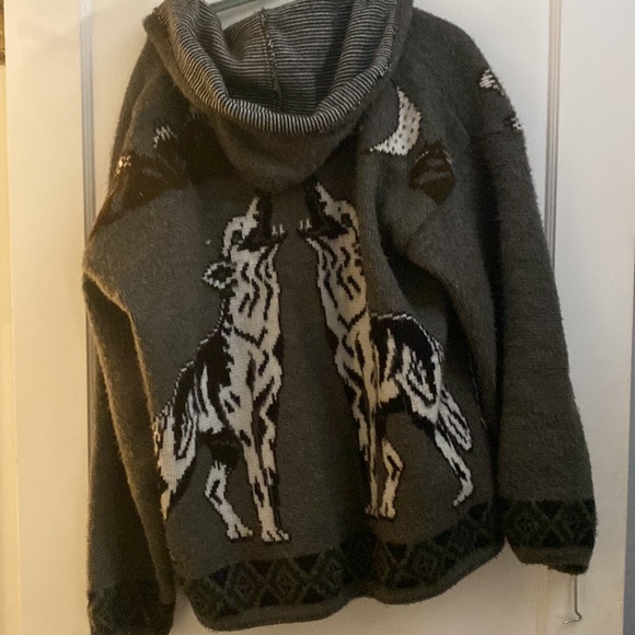 Wolf sweater jacket with hood size xl - Picture 4 of 6